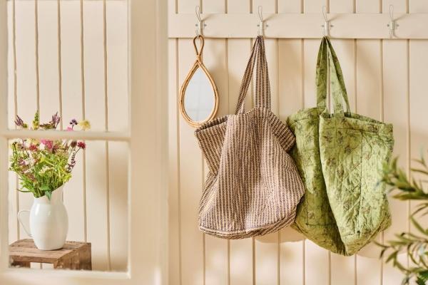 Tasche IB Laursen beige mit dunkelblauen Stängeln